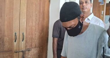 ‘দরজা ভেঙে ঘরে ঢুকে টয়লেটের সামনে রক্ত দেখতে পাই’, আদালতে রামিসার বাবা