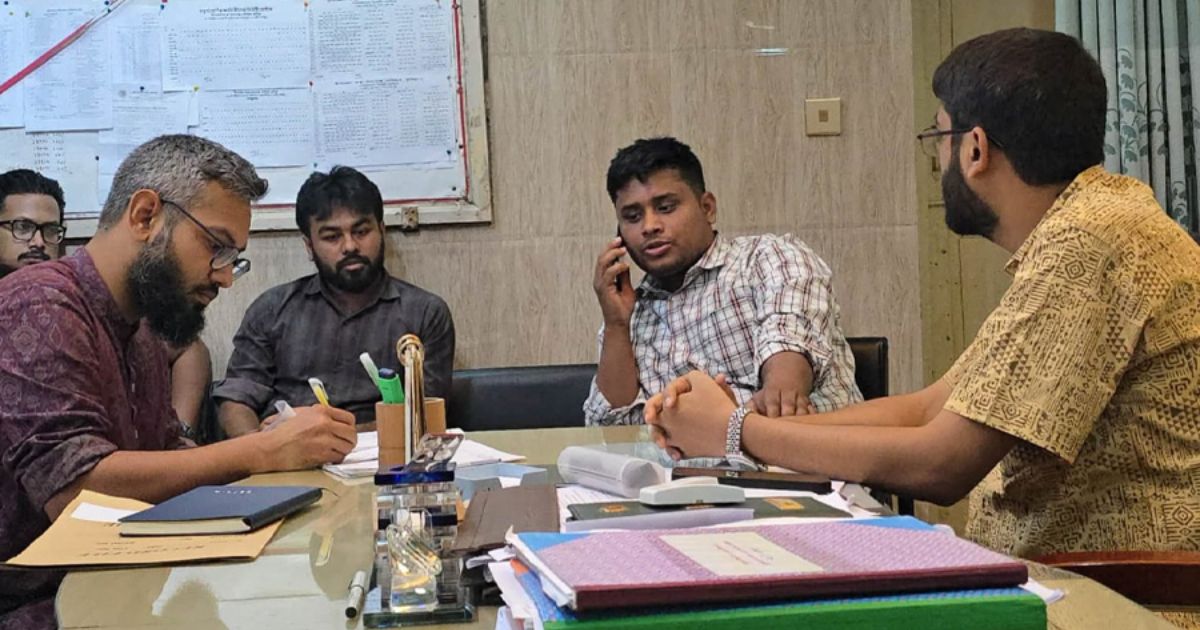 উপজেলা স্বাস্থ্য কমপ্লেক্সে আক‌স্মিক পরিদর্শনে এমপি হাসনাত আব্দুল্লাহ, অনুপস্থিত ৫ চিকিৎসককে শোকজ