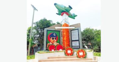 নরসিংদীর রায়পুরায় বীরশ্রেষ্ঠ মতিউর রহমানের পুননির্মিত ম্যুরাল 'বাংলার ঈগল’ উদ্বোধন