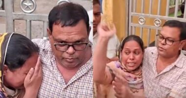 ‘আল্লাহ পাক এই অত্যাচার সইবেন না, আমার স্বামী তো কোনো অপরাধ করেননি,কেন বারবার তাকে নিয়ে যাওয়া হচ্ছে’:আ.লীগ নেতার স্ত্রী
