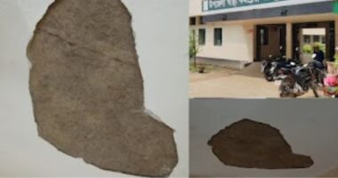 সখীপুর উপজেলা স্বাস্থ্য কমপ্লেক্সে ১২ ঘণ্টায় দুই দফায় পলেস্তারা খসে পড়ছে, রোগীদের মধ্যে আতঙ্ক
