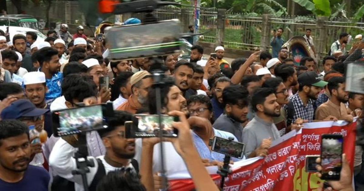 হাদি হত্যার বিচারের দাবিতে ইনকিলাব মঞ্চের ৭ দিনের আল্টিমেটাম