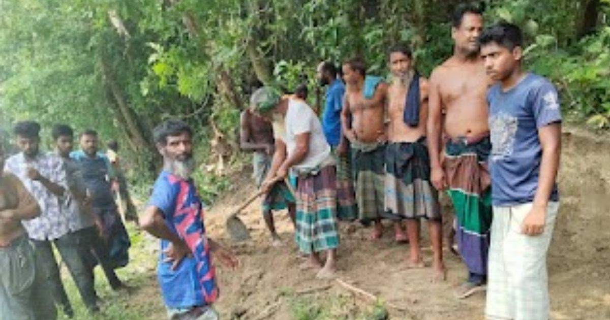 শেরপুরে গ্রামবাসীর অর্থায়নে নতুন রাস্তা নির্মাণ 
