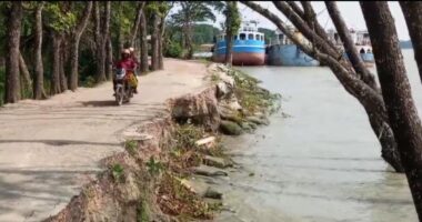 তীব্র ভাঙনের মুখে গলাচিপার আন্তঃজেলা সড়ক