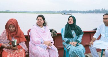 মুন্সিগঞ্জের দিঘীরপাড়ে ভয়াবহ নদীভাঙন পরিদর্শনে জেলা প্রশাসক