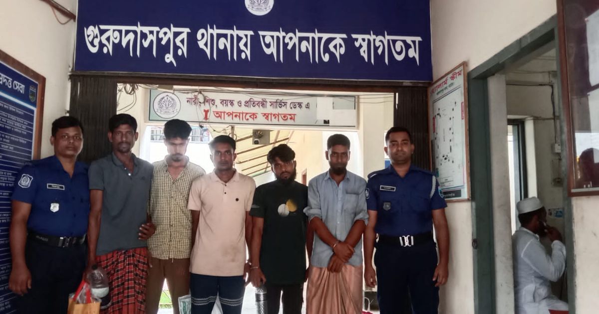 গুরুদাসপুরে পৃথক অভিযানে মাদকসহ ৫ জন আটক