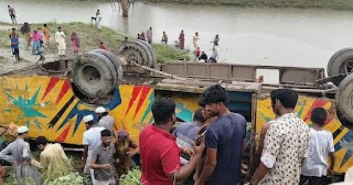 ব্রাহ্মণবাড়িয়ার সরাইলে বাস খাদে পড়ে নিহত ৪, আহত ৩০