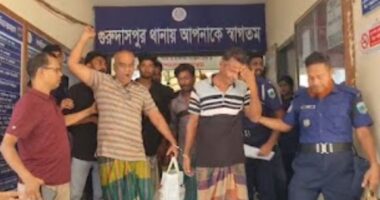 নাশকতা মামলায় যুবলীগ নেতা গ্রেপ্তার, আদালতে নেওয়ার পথে ‘জয় বাংলা, জয় বঙ্গবন্ধু’ স্লোগান