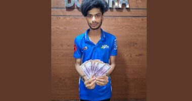 বগুড়ার শিবগঞ্জে জাল নোটসহ রিমন নামের এক যুবককে গ্রে'ফ'তা'র