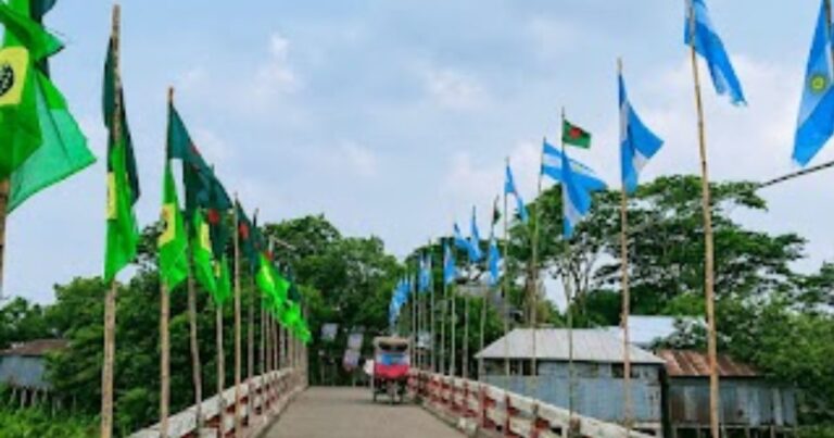 সাতুল্লা ব্রিজে ব্রাজিল-আর্জেন্টিনার পতাকার লড়াই, ফুটবল উন্মাদনায় মুখর