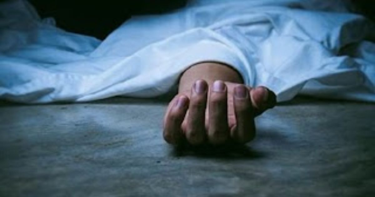 অভিমান করে বাবার বাড়ি চলে যাওয়ার চার দিন পর বাড়ি ফিরে স্ত্রী দেখলেন স্বামীর ঝুলন্ত মরদেহ
