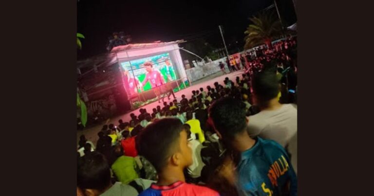 ঝাউতলায় বিশ্বকাপ খেলা প্রদশর্নের বড়পর্দা বন্ধ