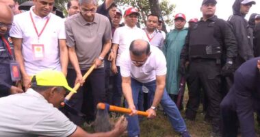 বাবার স্মৃতিবিজড়িত ‘পাতলী খাল’ পুনঃখনন করলেন প্রধানমন্ত্রী