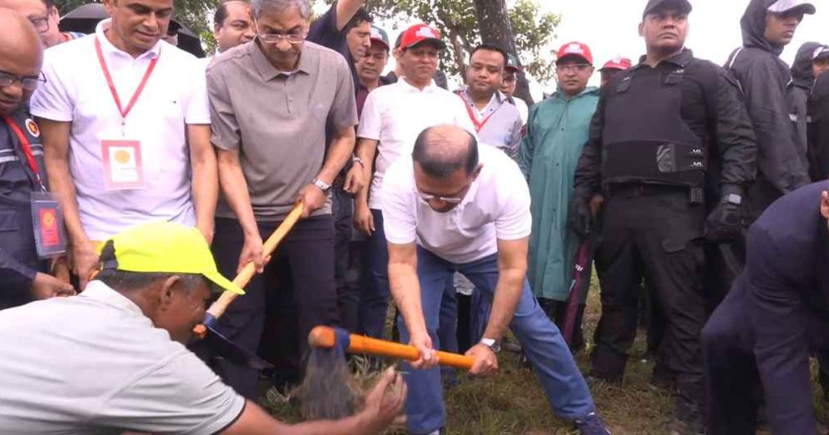 বাবার স্মৃতিবিজড়িত ‘পাতলী খাল’ পুনঃখনন করলেন প্রধানমন্ত্রী