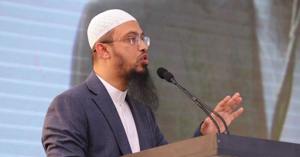 মনুষ্যত্বের মর্যাদা আমরা অনেক আগেই হারিয়ে ফেলেছি,  এখন কেবলই মনুষ্যত্ব-বিবর্জিত ‘খোলস-মানুষের’ বসবাস: শায়খ আহমাদুল্লাহ