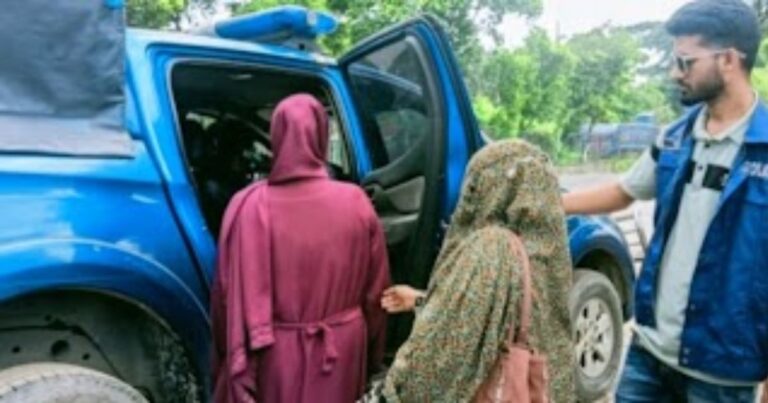 মুন্সিগঞ্জের গজারিয়ায় হোটেলে পুলিশের অভিযান, আটক দুই নারী