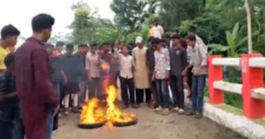নিষিদ্ধ ছাত্রলীগের টায়ার জ্বালিয়ে বিক্ষোভ, গ্রেফতার-৩
