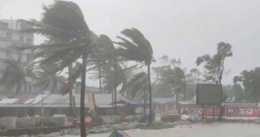 সন্ধ্যার মধ্যে ৯ জেলায় ৬০ কিমি বেগে ঝড়-বজ্রবৃষ্টির আভাস