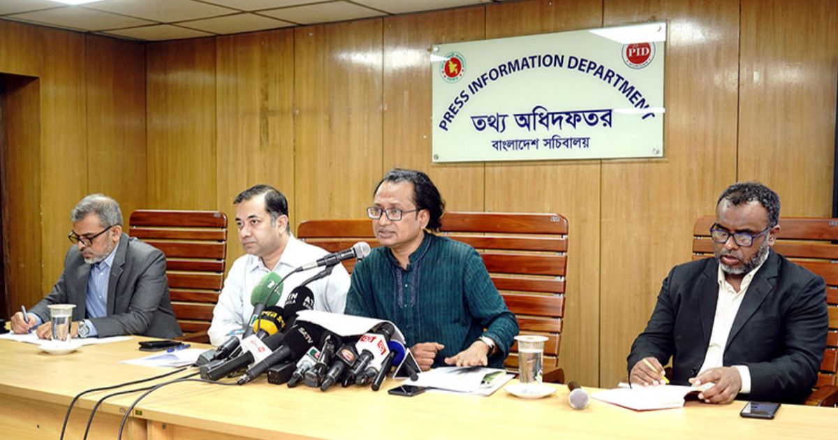 বাংলাদেশ বিকিয়ে দিয়ে ভারতের সঙ্গে সম্পর্ক এই সরকার কখনো করবে না: তথ্য উপদেষ্টা ডা. জাহেদ