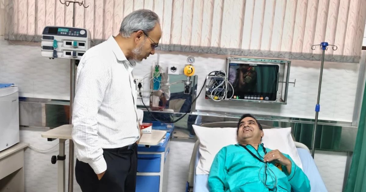 রাষ্ট্রদূত ও বিশিষ্ট সাংবাদিক মুশফিকুল ফজল আনসারীকে দেখতে সিএমএইচে বিএনপির স্বাস্থ্য সম্পাদক