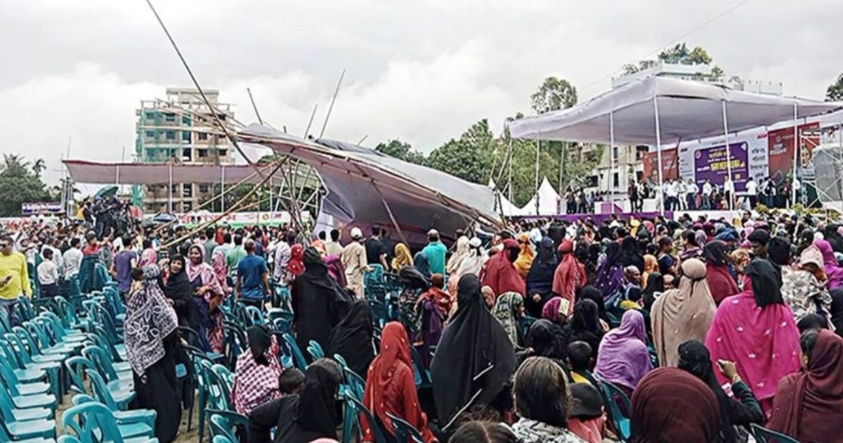 প্রধানমন্ত্রী পৌঁছানোর আগেই বাতাসে ভেঙে পড়ল প্যান্ডেল