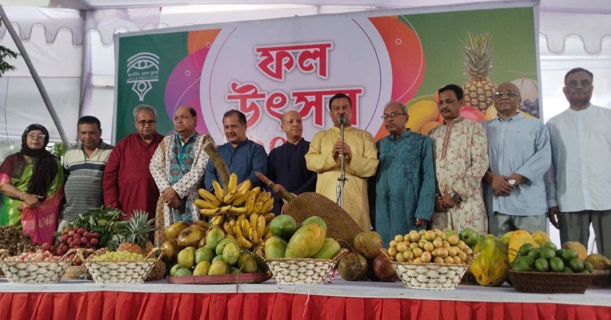 জাতীয় প্রেস ক্লাবে ফল উৎসব ও গানের আসর