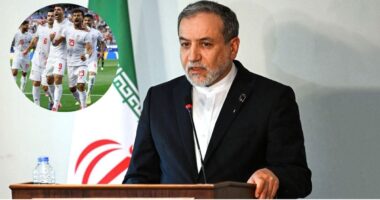 ইরানের ফুটবলাররা দেশ ও জাতির মর্যাদা রক্ষার লড়াই করছে: আরাঘচি