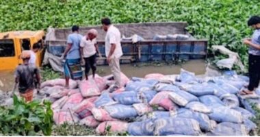 ব্রাহ্মণবাড়িয়ায় সিমেন্টবাহী ট্রাক খাদে পড়ে শ্রমিকের মৃত্যু