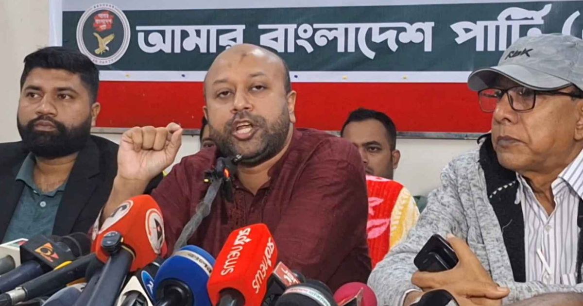 ‘কাঁটাতার উঠাইয়া দেন, দেখি ২০ কোটি মুসলমান হজম করতে পারেন কিনা’: ব্যারিস্টার ফুয়াদ