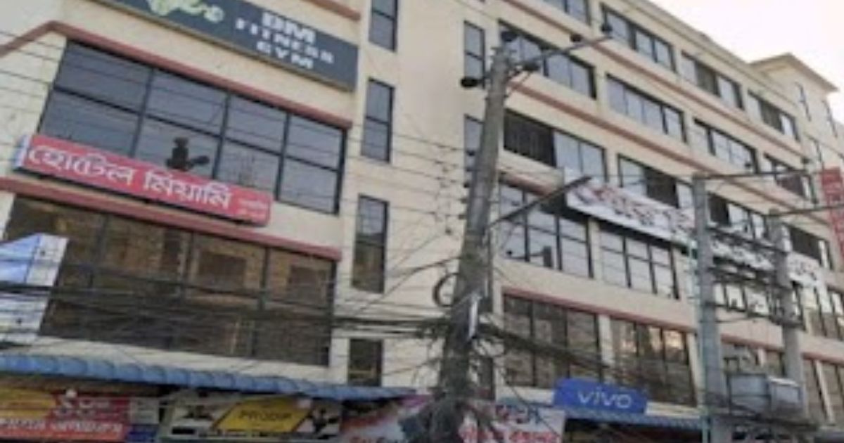 আবাসিক হোটেলে ডিবির অভিযান,গ্রেফতার- ১৪
