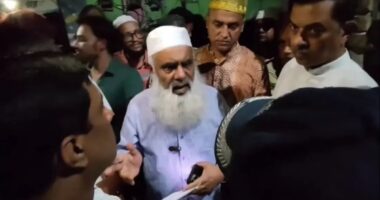 ‘স্কুলছাত্র গুলি খাবে, তারপর আপনি ওসি থাকবেন, আমি এমপি থাকব,এটা হয় না’: এমপি মনিরুল হক