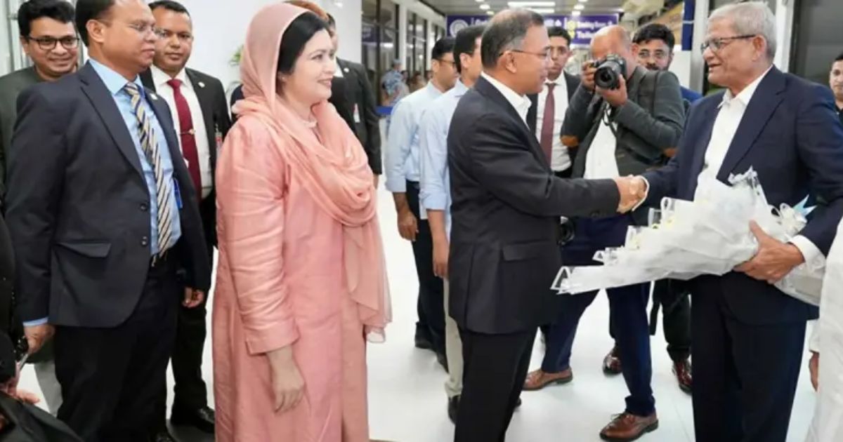 মালয়েশিয়া ও চীন রাষ্ট্রীয় সফর শেষে ঢাকায় ফিরলেন প্রধানমন্ত্রী তারেক রহমান