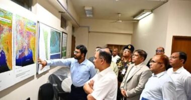 মহাকাশ গবেষণা প্রতিষ্ঠান স্পারসো পরিদর্শন করলেন প্রধানমন্ত্রী