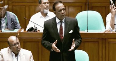 ১০০০ ও ৫০০ টাকার নোট বাতিলের দাবি মাহবুব উদ্দিন খোকনের