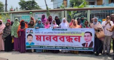 সাতক্ষীরা জেলা প্রশাসককে কটুক্তির প্রতিবাদে তালায় মানববন্ধন