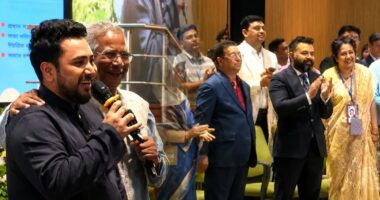 ‘আমাদের সঙ্গে আজ এখানে আছেন নাহিদ ইসলাম, সে কোনো ব্যক্তি নয়, একটি ইতিহাস: ড. ইউনূস