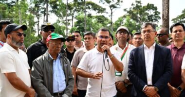 পরিবেশ রক্ষায় গাছ লাগানোর বিকল্প নেই, বাবার স্মৃতিচারণ করে বৃক্ষরোপণ কর্মসূচি উদ্বোধন করলেন প্রধানমন্ত্রী