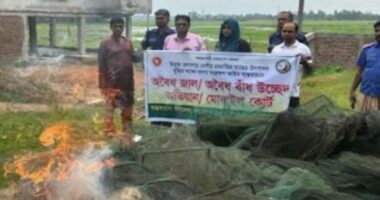 ১,২০০ মিটার অবৈধ চায়না দুয়ারি জাল জব্দ, আগুনে ধ্বংস