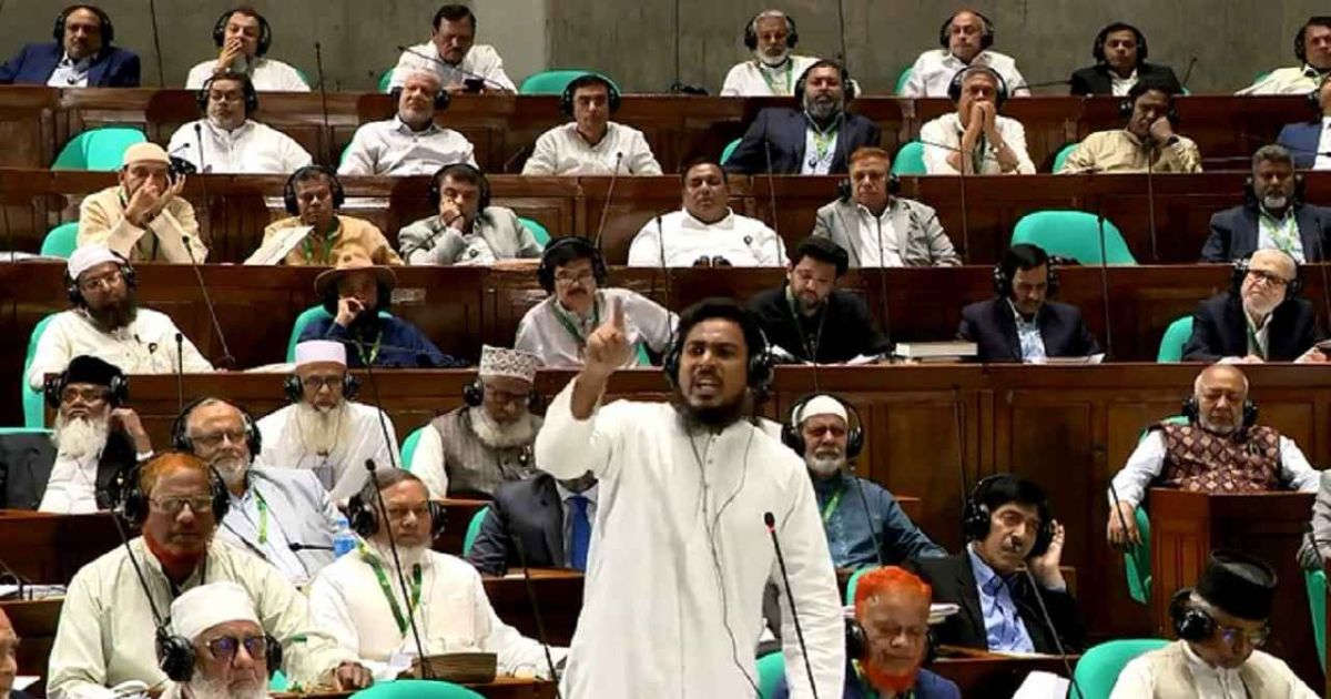 ব্যাংক কেলেঙ্কারির দায়ীদের বিরুদ্ধে কঠোর ব্যবস্থা দাবি আখতার হোসেনের