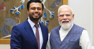 ভারতে চার লাখ কোটি টাকা বিনিয়োগ করবেন বাংলাদেশি, দেখা করলেন মোদির সঙ্গে