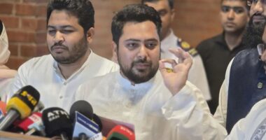 এ বাজেট ইতিহাসের সবচেয়ে বড় ঘাটতি বাজেট হবে : নাহিদ ইসলাম
