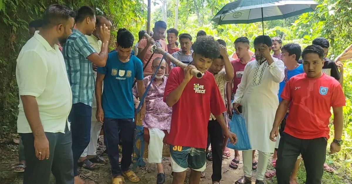 মৌলভীবাজারে ঝুলন্ত চেয়ারে বসিয়ে এমপিকে সংবর্ধনা