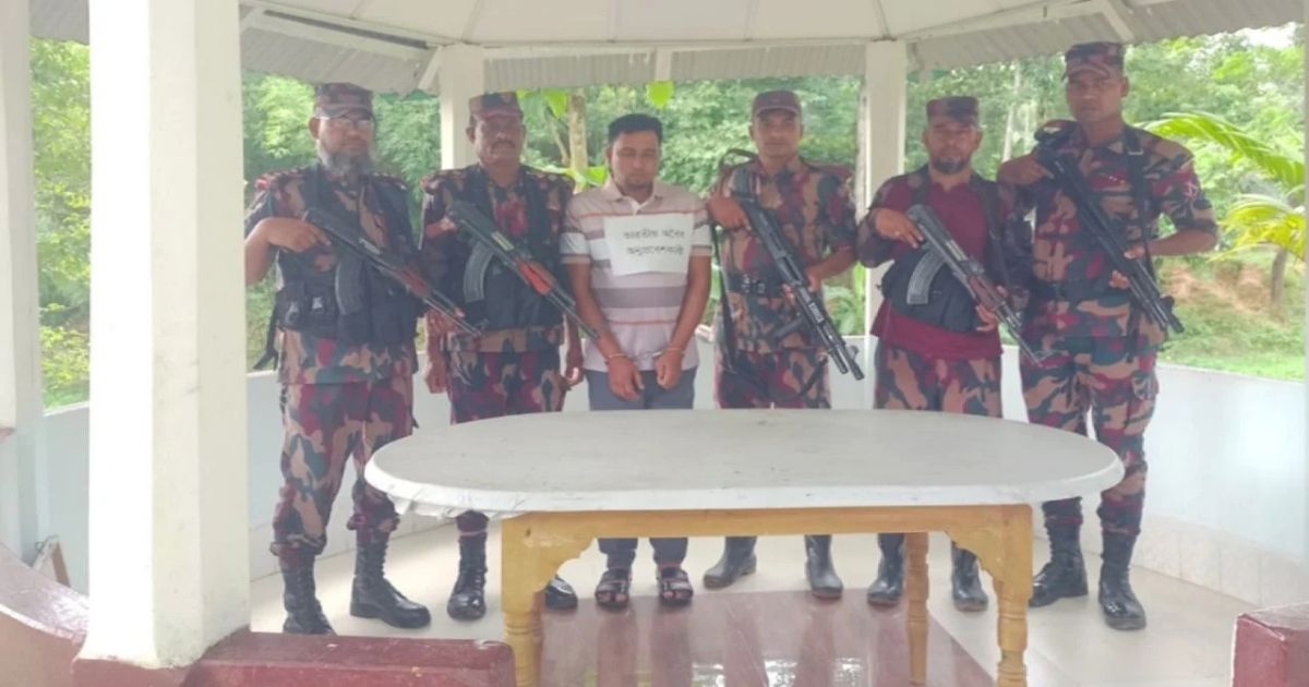 সীমান্তে অনুপ্রবেশের দায়ে ভারতীয় নাগরিক আটক