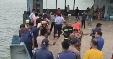 দৌলতদিয়ায় ফেরিতে উঠতে গিয়ে আবারও যাত্রীবাহী বাস নদীতে, হতাহতের শঙ্কা