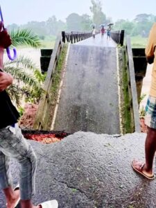 বন্যার স্রোতে সেতু ধস, বন্ধ বান্দরবান-রাঙামাটি সড়ক যোগাযোগ