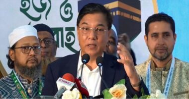 হজের খরচ কমাতে সৌদি রাষ্ট্রদূতের সঙ্গে আলোচনা হয়েছে: বিমান প্রতিমন্ত্রী