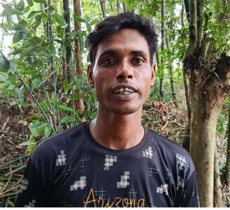 বিছানায় পড়েছিল যুবকের গলাকাটা লাশ