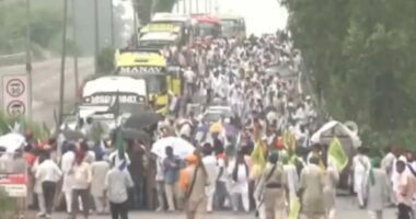 ককরোচ পার্টির আন্দোলনের মধ্যেই রাস্তায় কৃষকরা, উত্তাল ভারত