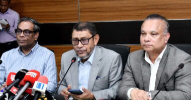 ‘চিকিৎসকদের গল্পগুজব করে কাটালে হবে না, রোগীদেরও খেয়াল রাখতে হবে’: স্বাস্থ্যমন্ত্রী