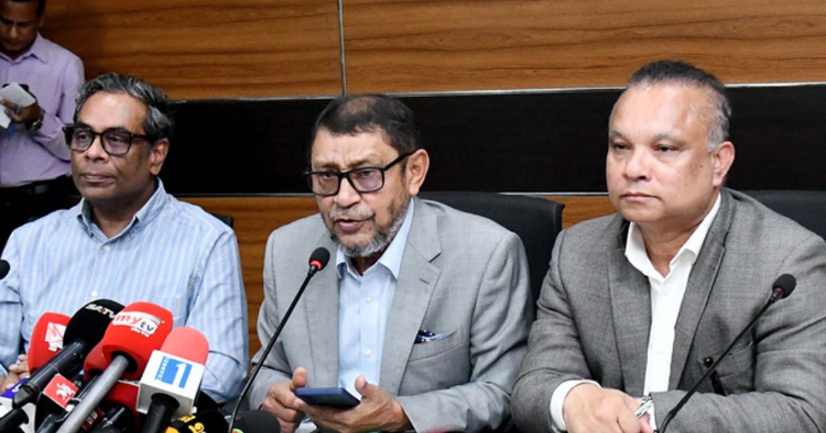 ‘চিকিৎসকদের গল্পগুজব করে কাটালে হবে না, রোগীদেরও খেয়াল রাখতে হবে’: স্বাস্থ্যমন্ত্রী